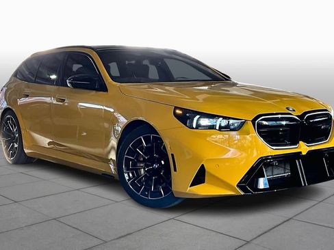 Used 2025 BMW M5 Touring image 2