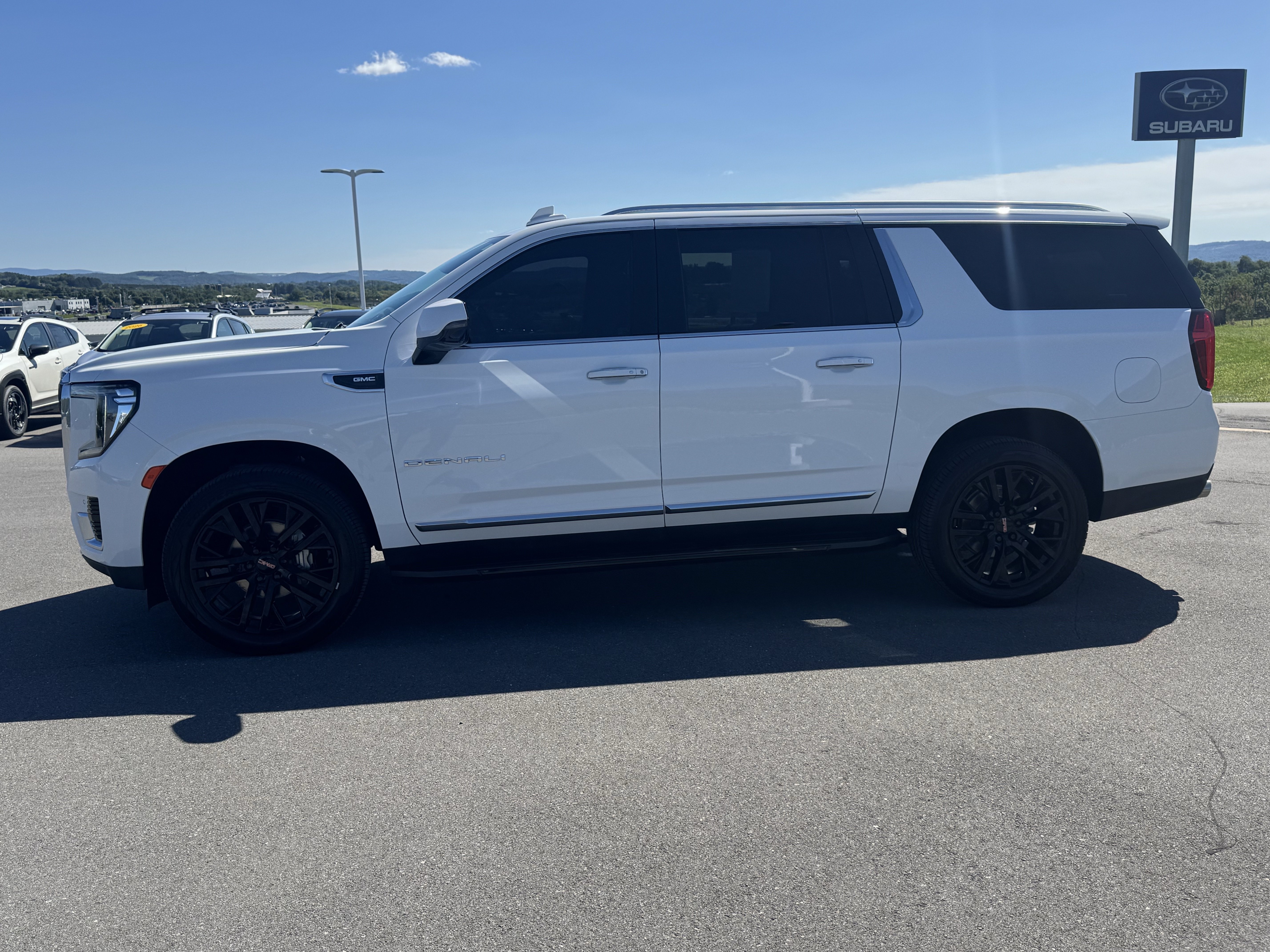 Used 2023 GMC Yukon XL Denali AWD/4WD image 7
