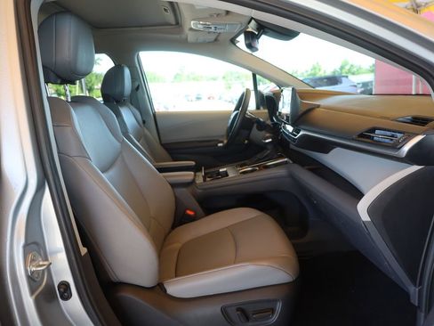 Used 2024 Toyota Sienna XLE image 11