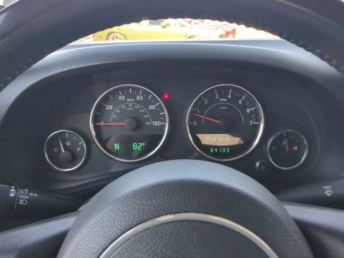 Used 2014 Jeep Wrangler Unlimited Sahara image 23