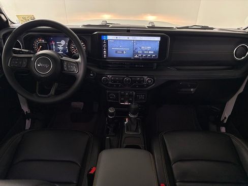Used 2025 Jeep Gladiator Sport AWD/4WD image 32