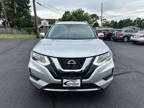 Used 2020 Nissan Rogue SV FWD image 2