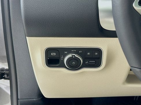 New 2026 Mercedes-Benz GLB 250 image 11