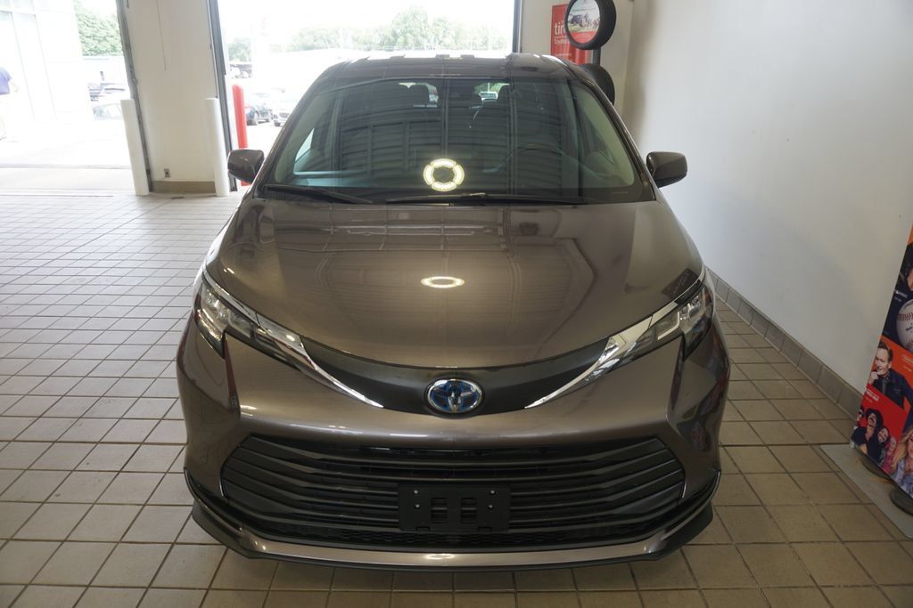 Certified 2021 Toyota Sienna LE FWD image 13