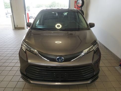 Certified 2021 Toyota Sienna LE FWD image 13