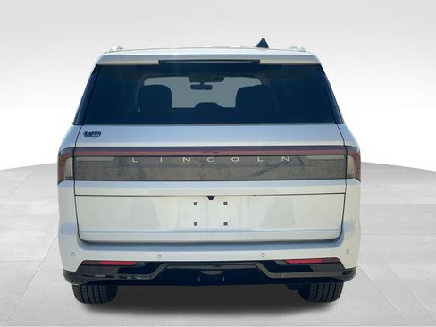 New 2026 Lincoln Navigator L Reserve AWD/4WD image 4