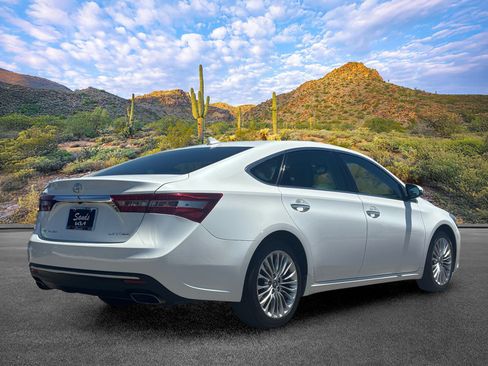 Used 2016 Toyota Avalon Limited w/ Toyota Safety Sense Package FWD image 4