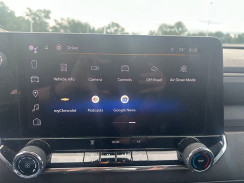 Used 2023 Chevrolet Colorado Trail Boss AWD/4WD image 17