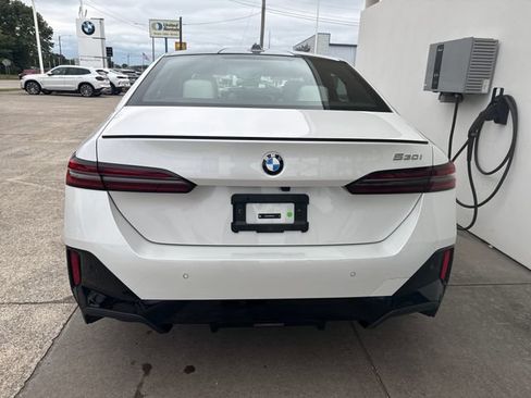 Used 2024 BMW 530i w/ Executive Package RWD image 4