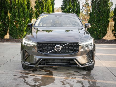 Used 2025 Volvo XC60 B5 Plus w/ Climate Package image 3