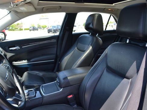 Used 2018 Chrysler 300 Touring L AWD/4WD image 28
