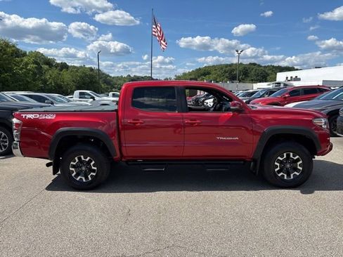 Used 2021 Toyota Tacoma TRD Off-Road AWD/4WD image 6