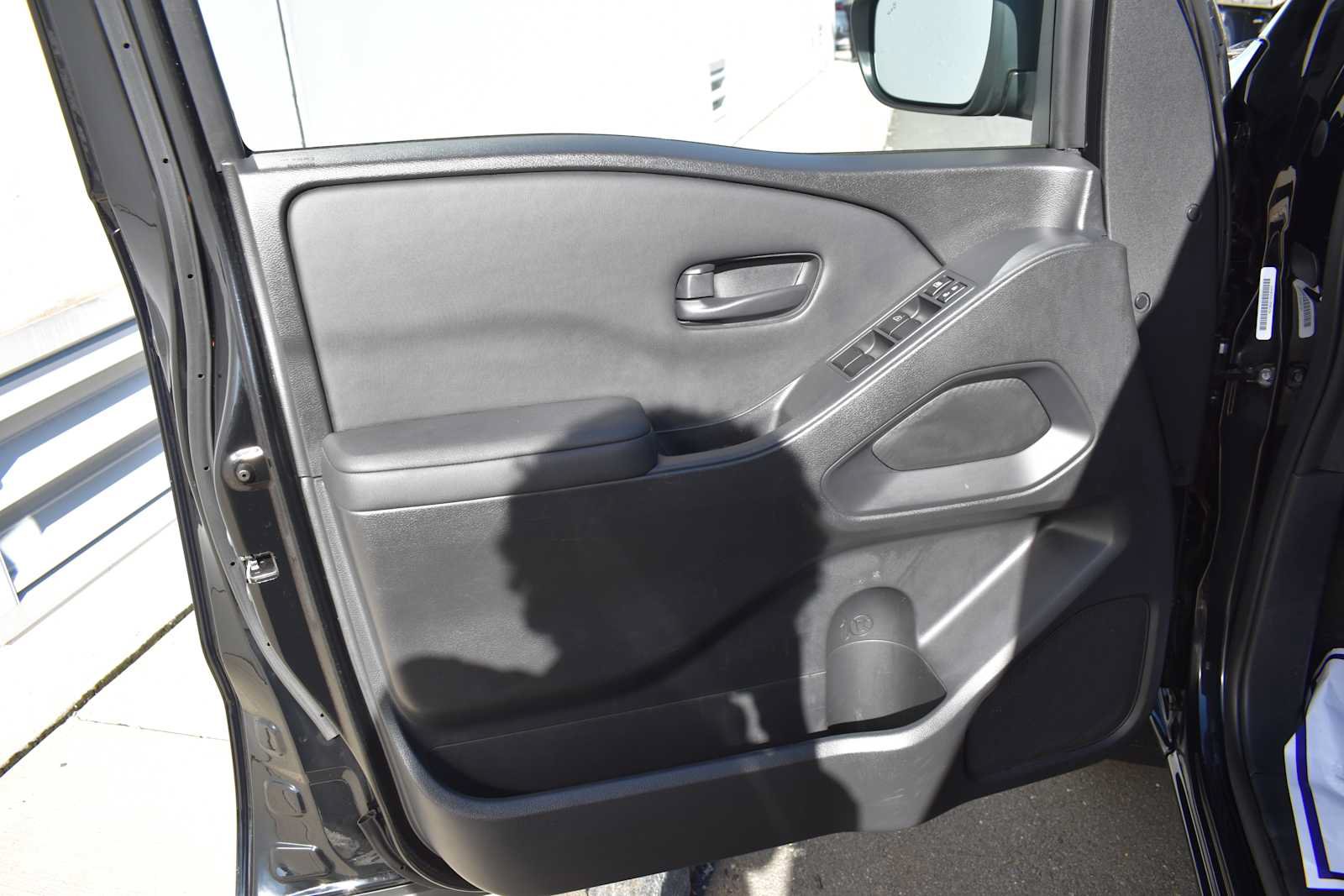 Used 2022 Nissan Frontier S w/ Technology Package AWD/4WD image 17