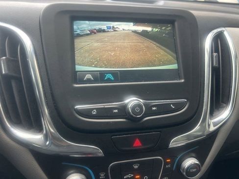 Used 2018 Chevrolet Equinox LS image 11