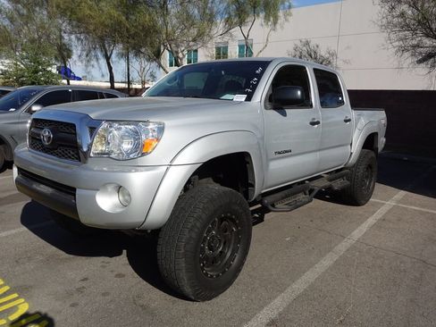 Used 2011 Toyota Tacoma 4x4 Double Cab w/ TRD Off-Road Pkg w/JBL Audio image 3