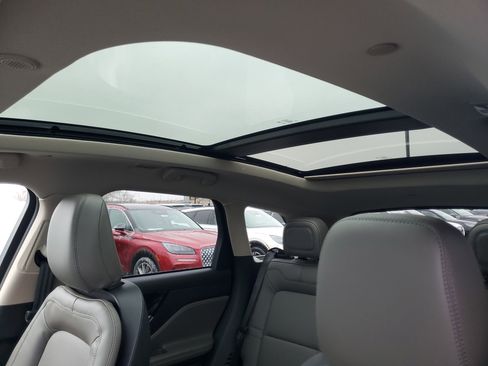 New 2026 Lincoln Corsair Premiere image 11