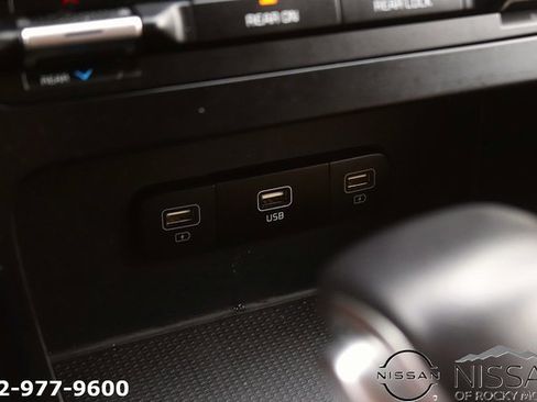 Used 2024 Kia Carnival LX image 23