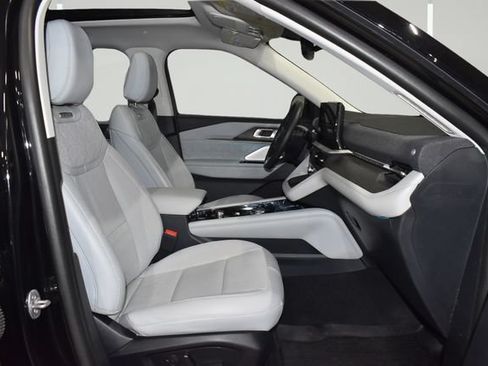 Used 2026 Ford Explorer Platinum w/ LUX Leather Package AWD/4WD image 13