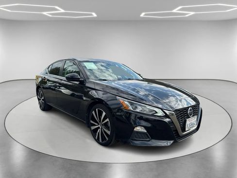 Used 2019 Nissan Altima 2.5 SR w/ SR Premium Package image 3