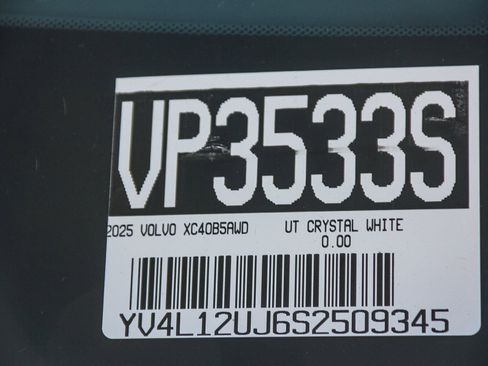 Certified 2025 Volvo XC40 B5 Core w/ Protection Package Premier image 30