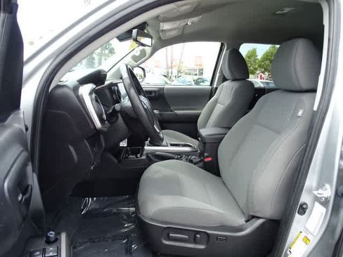Certified 2022 Toyota Tacoma SR5 AWD/4WD image 18