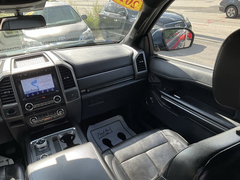 Used 2020 Ford Expedition XLT w/ Equipment Group 202A AWD/4WD image 19