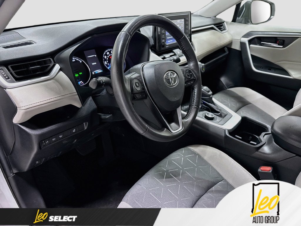 Used 2022 Toyota RAV4 XLE w/ XLE Grade Weather Package AWD/4WD image 12