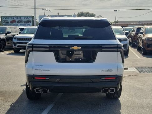 Used 2025 Chevrolet Traverse High Country FWD image 5
