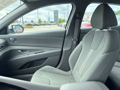 Used 2025 Hyundai Elantra SEL FWD image 22