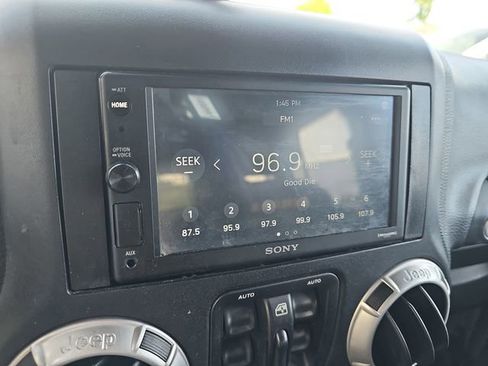 Used 2015 Jeep Wrangler Unlimited Sahara w/ Connectivity Group image 24