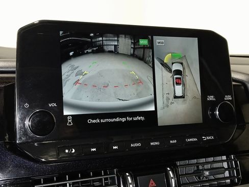 Used 2024 Nissan Pathfinder Platinum w/ Cargo Package image 29