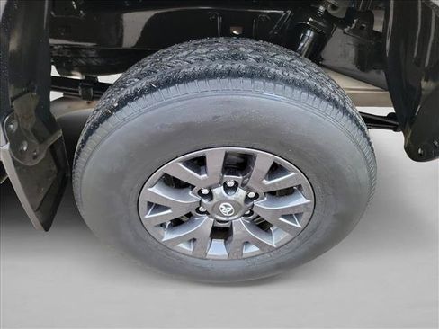 Used 2022 Toyota Tacoma SR5 RWD image 11