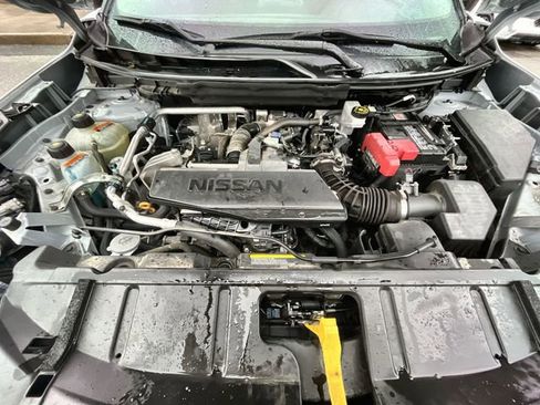 Used 2024 Nissan Rogue S image 19