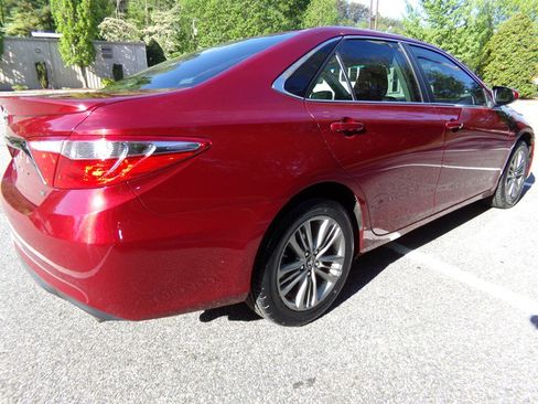 Used 2017 Toyota Camry SE image 6