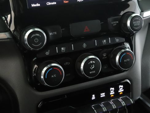 Used 2020 RAM 1500 Laramie AWD/4WD image 14