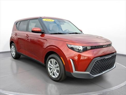 Used 2025 Kia Soul LX image 1