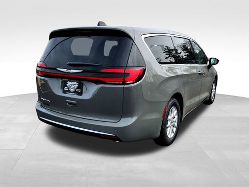 New 2025 Chrysler Pacifica Select image 7