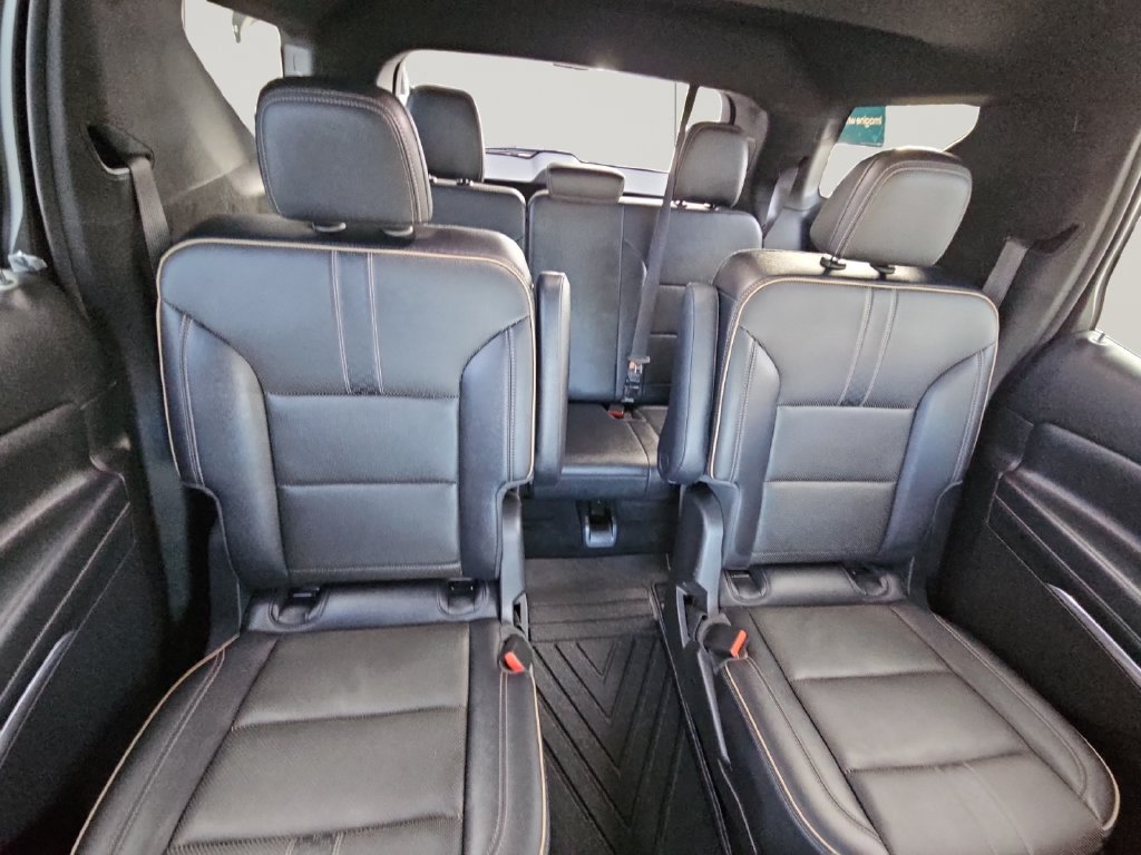 Certified 2025 Chevrolet Traverse High Country FWD image 17