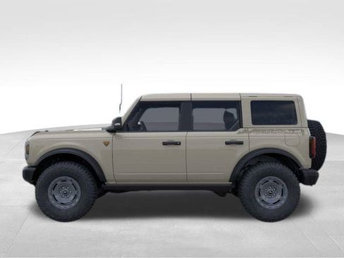 New 2025 Ford Bronco Badlands image 3