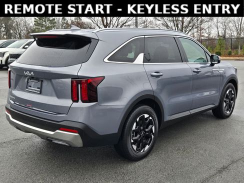 Certified 2025 Kia Sorento S w/ Panoramic Sunroof Package image 7