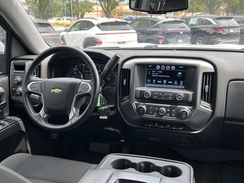 Used 2018 Chevrolet Silverado 1500 LT w/ LT Fleet Convenience Package AWD/4WD image 22