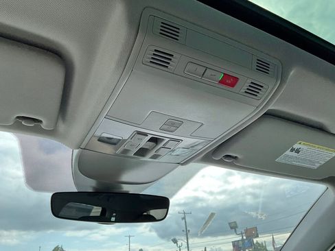 New 2025 Volkswagen Taos SE image 16