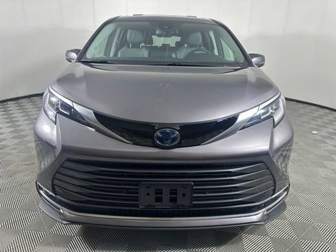 Used 2023 Toyota Sienna Limited AWD/4WD image 2