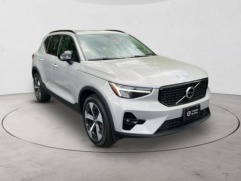 Certified 2024 Volvo XC40 B5 Plus AWD/4WD image 7