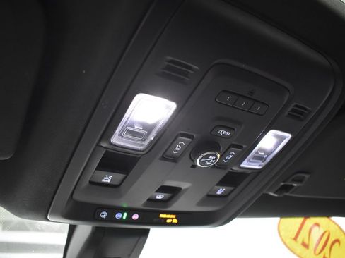 Used 2021 Chevrolet Tahoe Premier w/ Premium Package AWD/4WD image 30