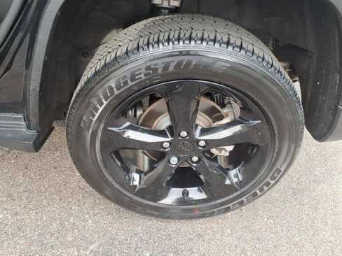 Certified 2024 Jeep Grand Cherokee Altitude AWD/4WD image 14