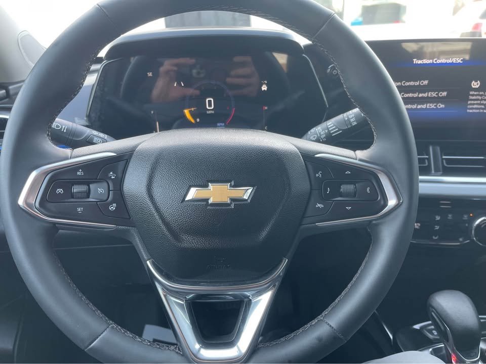Used 2025 Chevrolet Trax LT w/ Driver Confidence Package FWD image 14