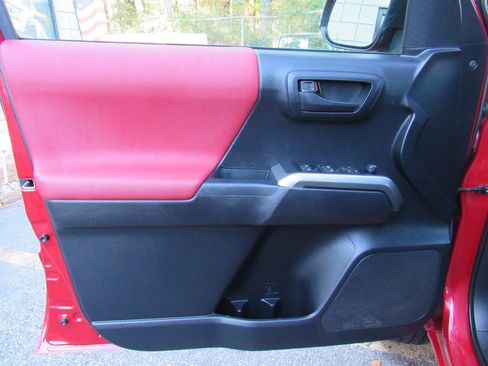 Used 2019 Toyota Tacoma SR5 RWD image 14