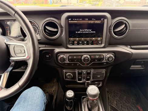 Used 2022 Jeep Wrangler Unlimited Sahara AWD/4WD image 23