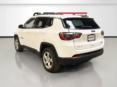 Used 2024 Jeep Compass Latitude w/ Altitude Special Edition AWD/4WD image 5